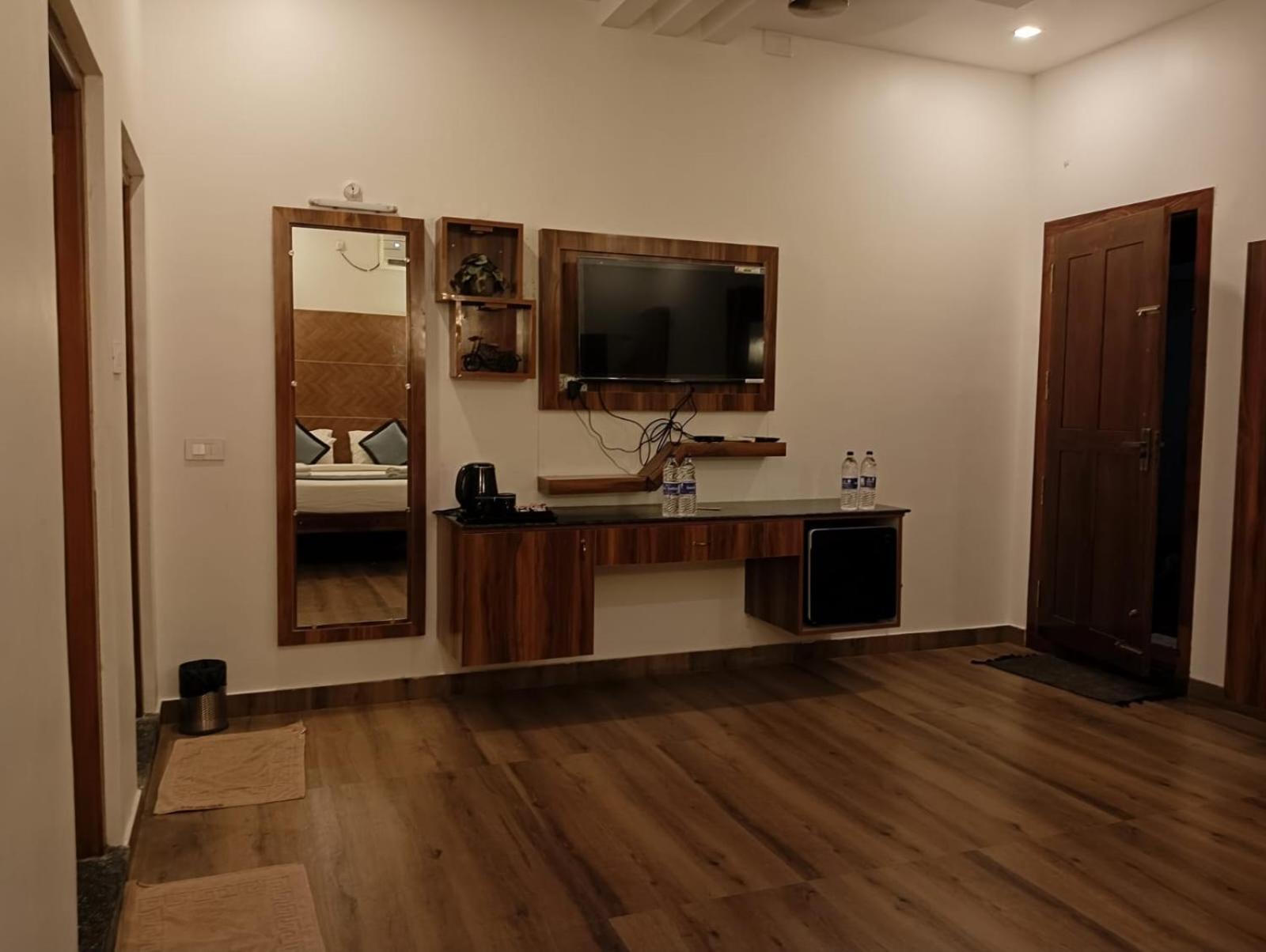 Grb Resort Tiruchchendur Phòng bức ảnh